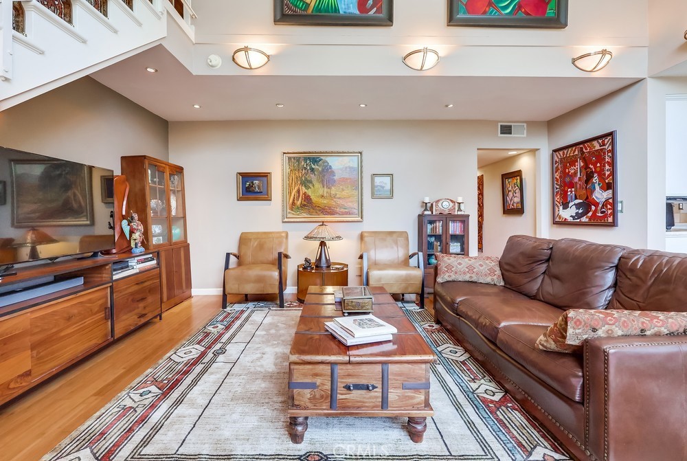 2015 E Broadway 402