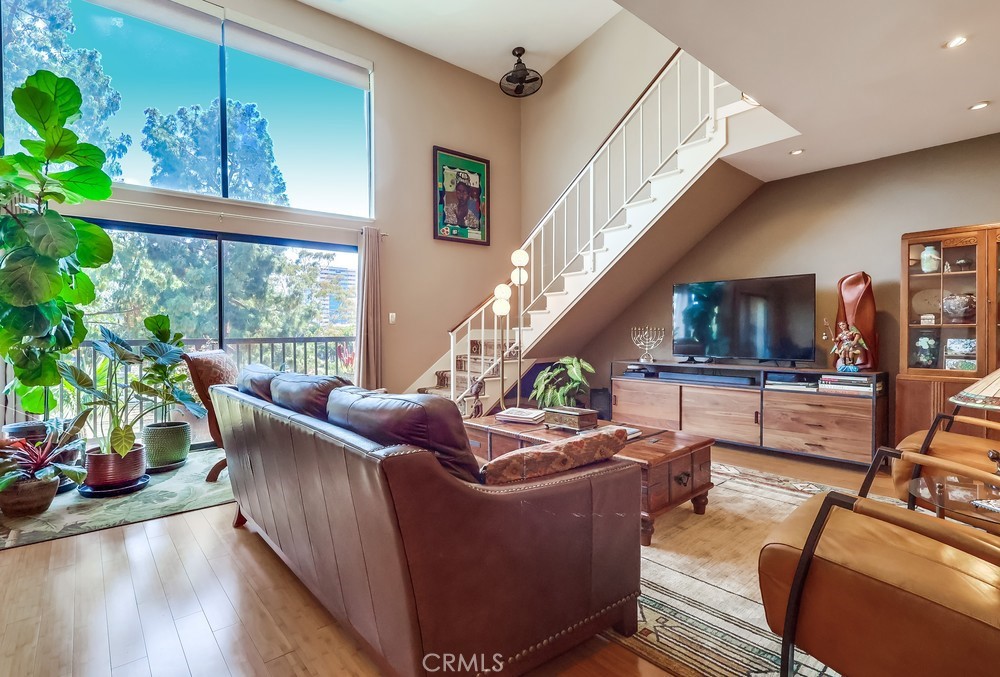 2015 E Broadway 402