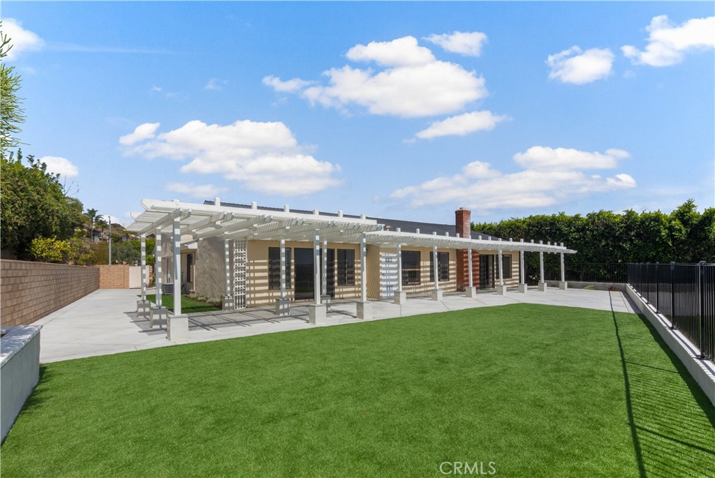 2282 N Rockridge Place