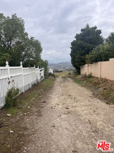 Photo of 0 Alta Knoll Dr, Santa Clarita, CA 91350 (MLS # 26832083)