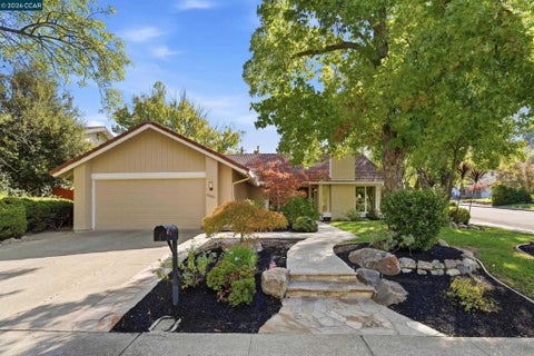 Photo of 5685 White Mountain Ct CT, Martinez, CA 94553 (MLS # 41148866)