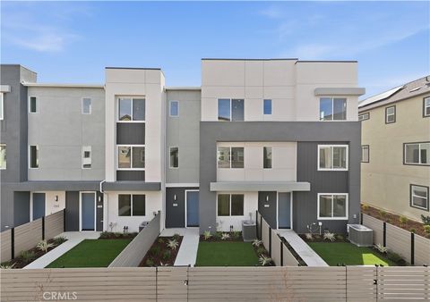 Photo of 27341 Bear Creek Lane, Valencia, CA 91381 (MLS # IV26044037)