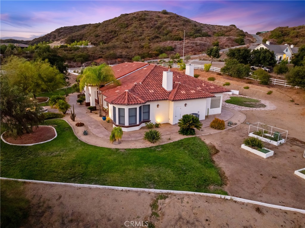 21977 Paseo Chico