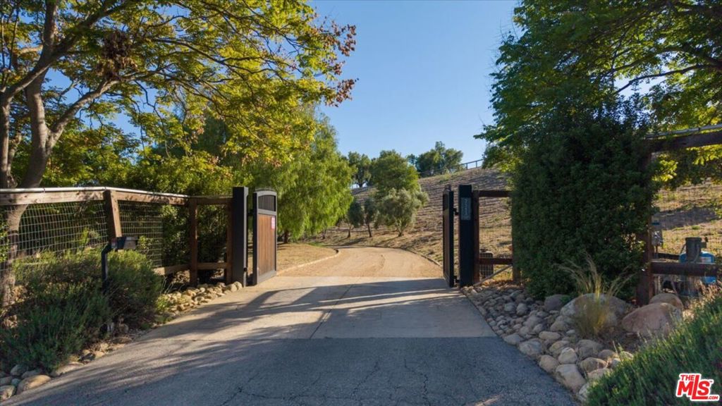 2553 Santa Barbara Avenue