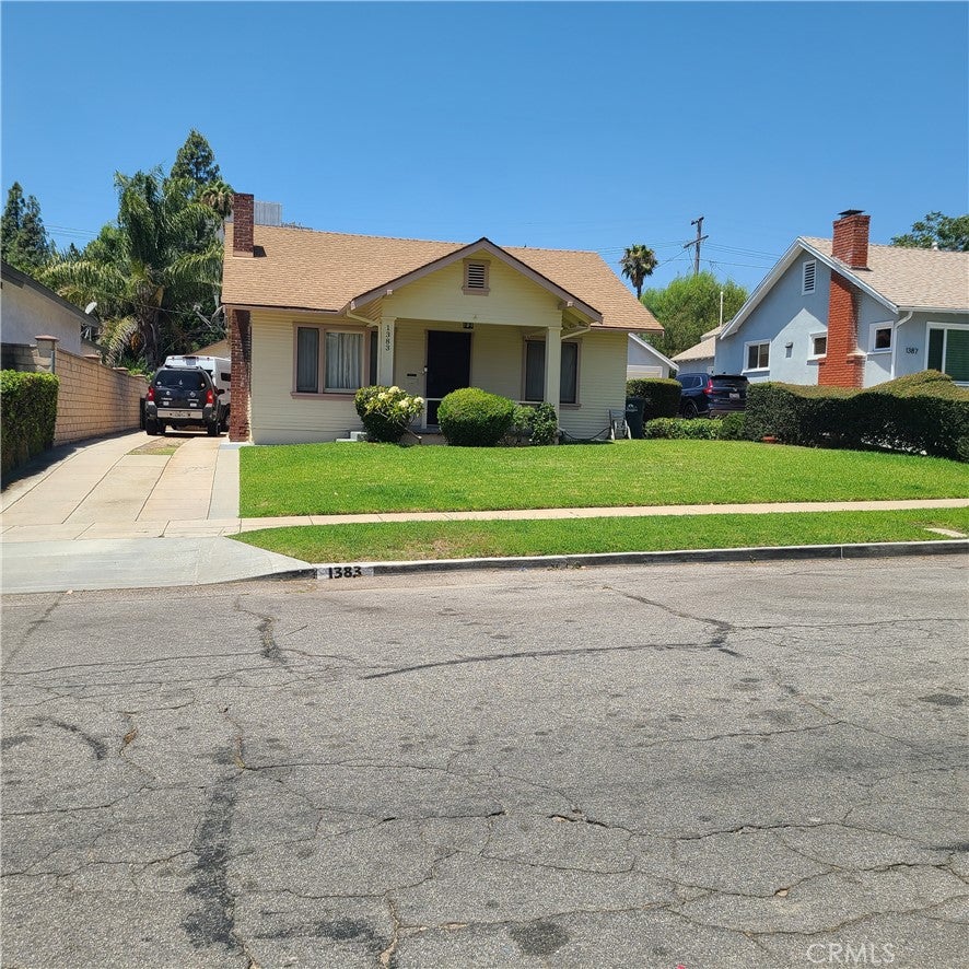 1383 N Oxford