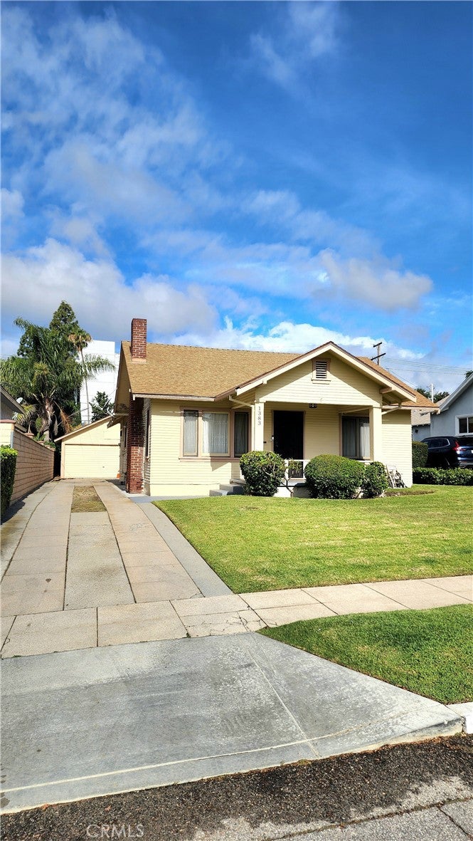 1383 N Oxford