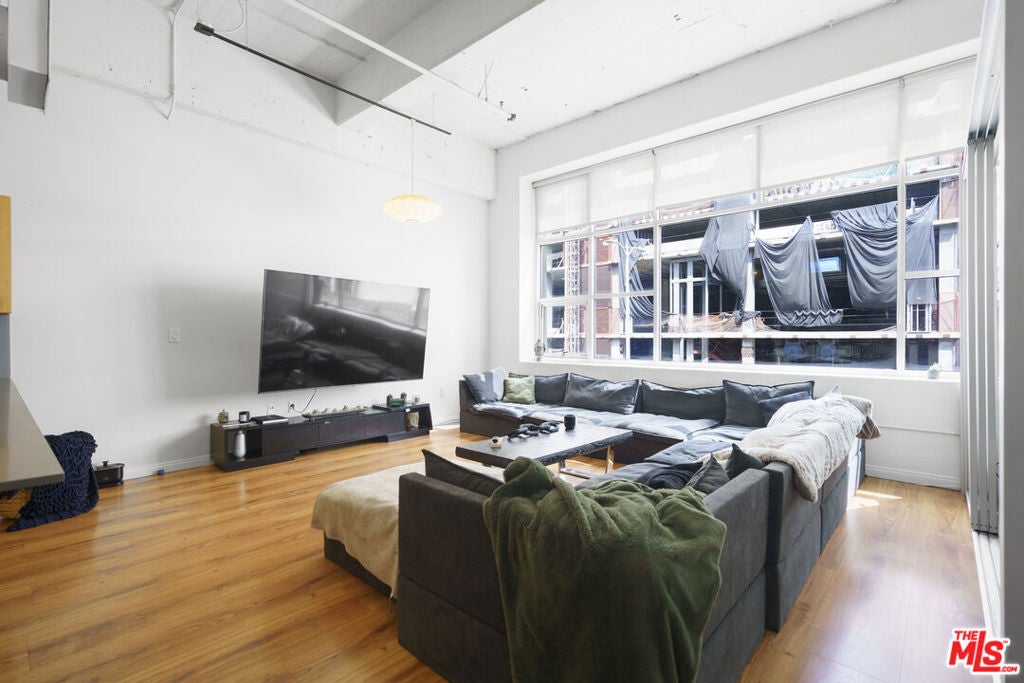 1130 S Flower Street 215