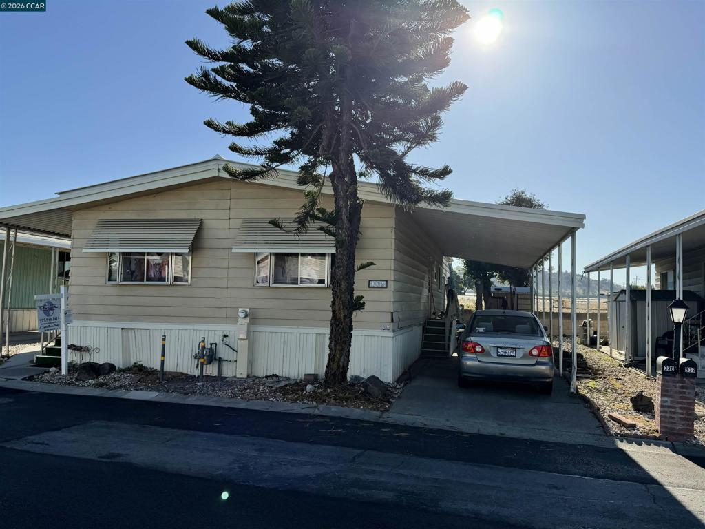 336 Avenida Flores