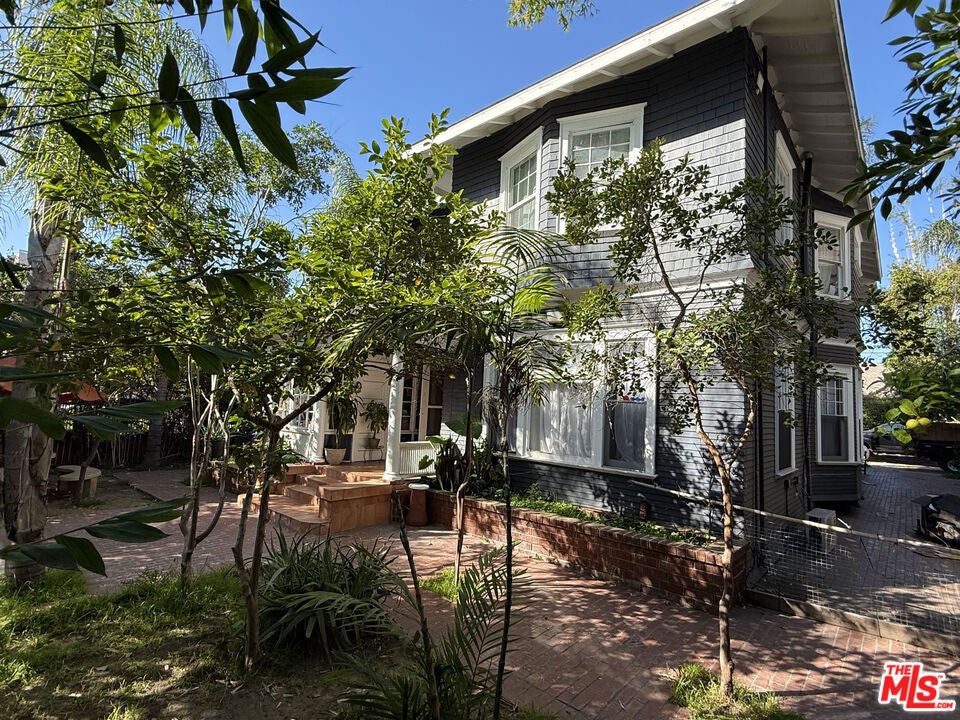 1625 S Bonnie Brae Street, Los Angeles CA 90006