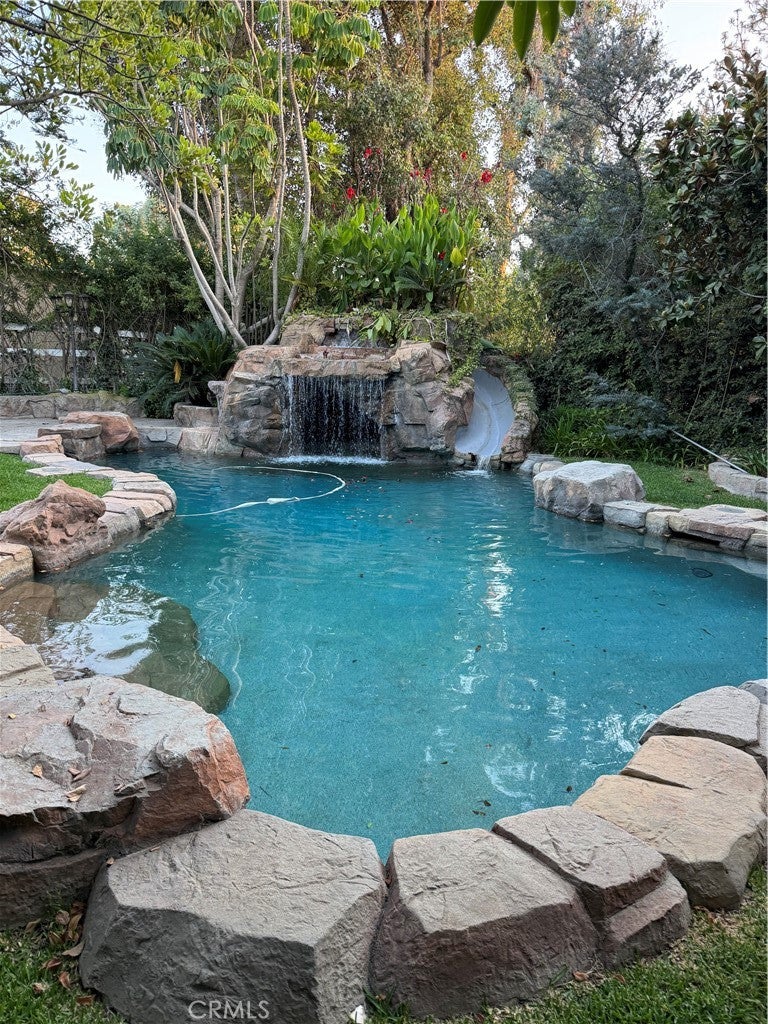 752 N Creekview