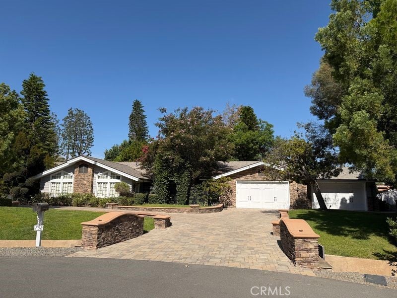 Photo of 752 N Creekview DR, Orange, CA 92869 (MLS # OC26176435)