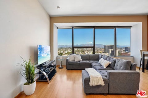 Photo of 1100 Wilshire Boulevard #2105, Los Angeles, CA 90017 (MLS # 26997547)