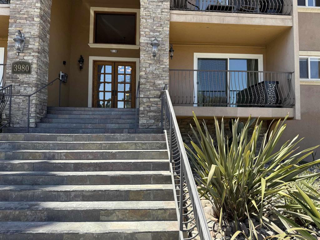 Beautiful one bedroom condo in the heart of Hillcrest! Walk to Whole Foods, great restaurants, coffee shops, and everything else this vibrant neighborhood has to offer. Condo features AC, updated flooring, and updated bathroom with LED mirror, bidet, and soaking tub. There is even a private balcony - great for enjoying the beautiful San Diego weather! Building has a low HOA and boasts a community pool, gym, underground parking, and elevator.