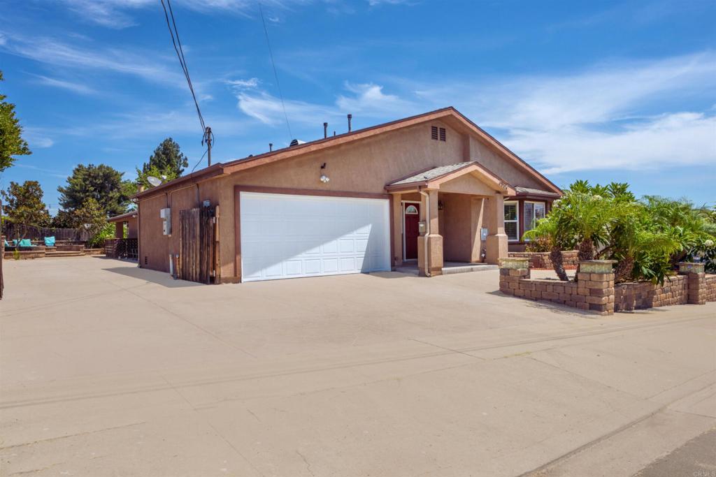 8364 Lake Ashwood Avenue