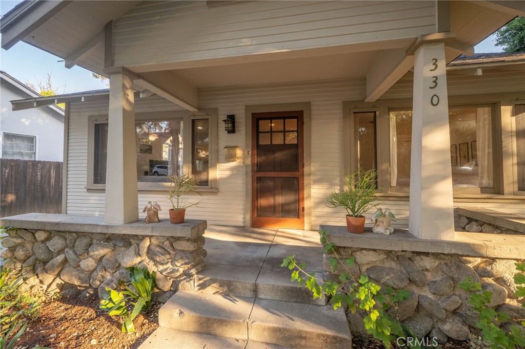 330 W 6th Street