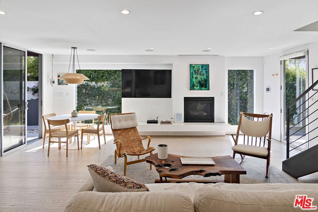 Photo of 2904 Beach Avenue, Venice, CA 90291 (MLS # 26648245)