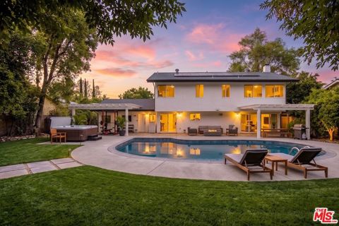 Photo of 24111 Philiprimm Street, Woodland Hills, CA 91367 (MLS # 26832361)