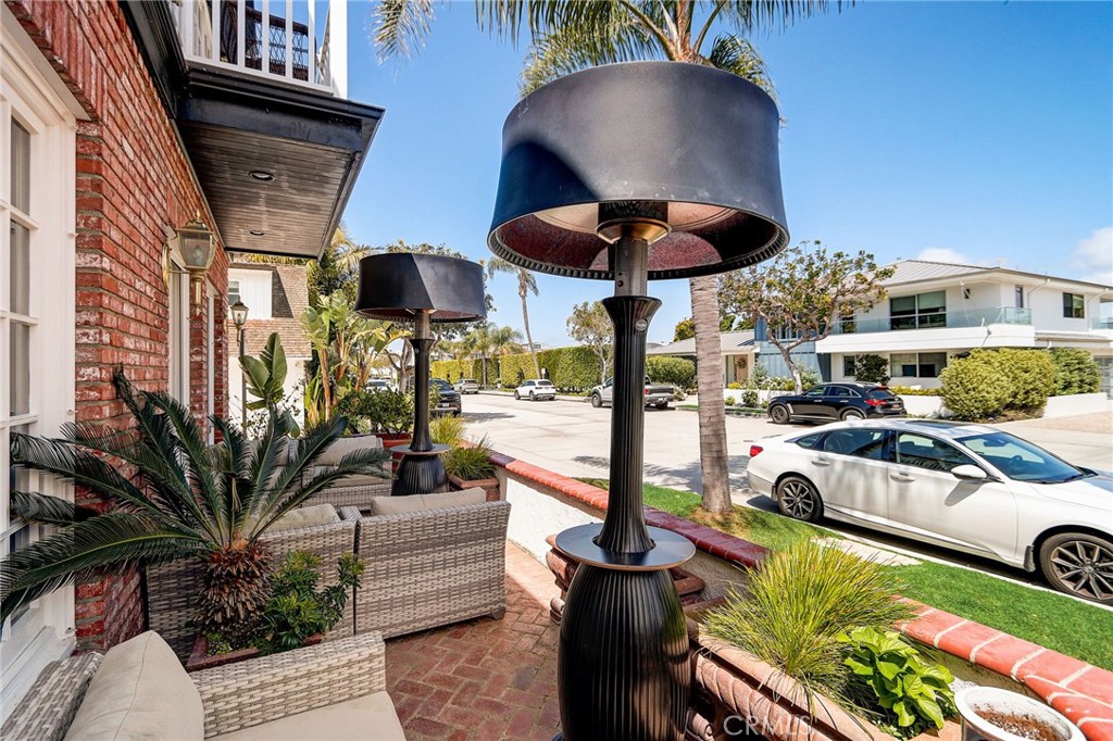 2025 E Balboa