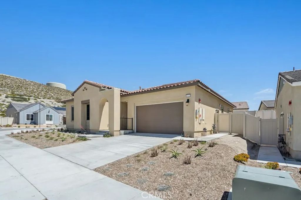 Photo of 28920 Vertex Way, Canyon Country, CA 91350 (MLS # OC26082730)