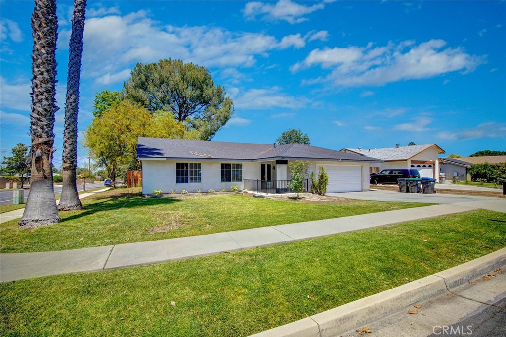 895 W Crestview