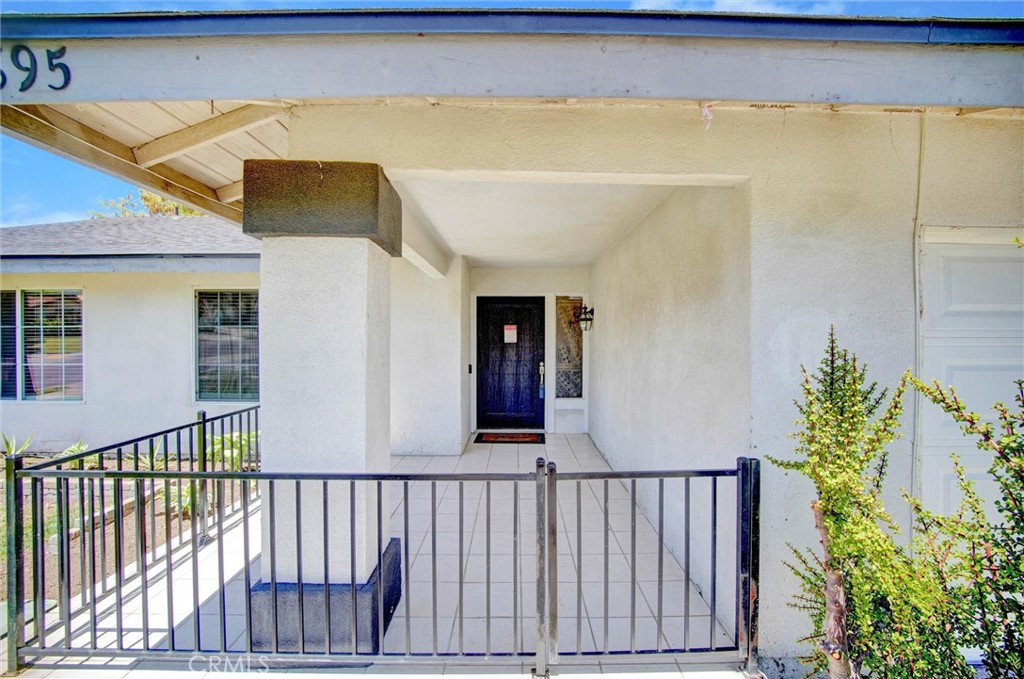 895 W Crestview