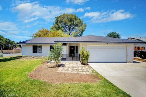 Photo of 895 W Crestview ST, Corona, CA 92882 (MLS # PW26100571)