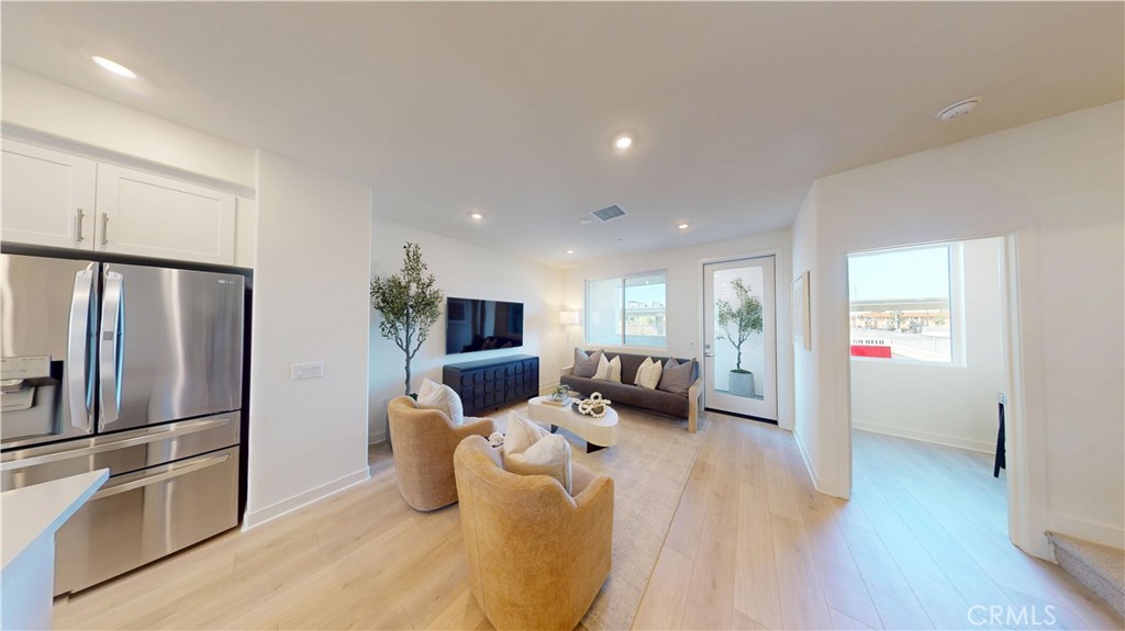 1814 E 1st Street 350