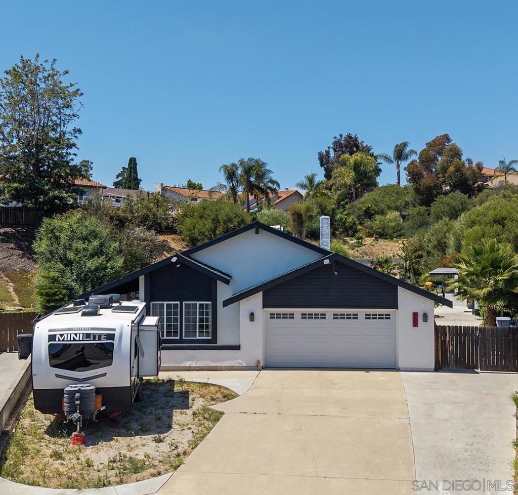 902 Loma View