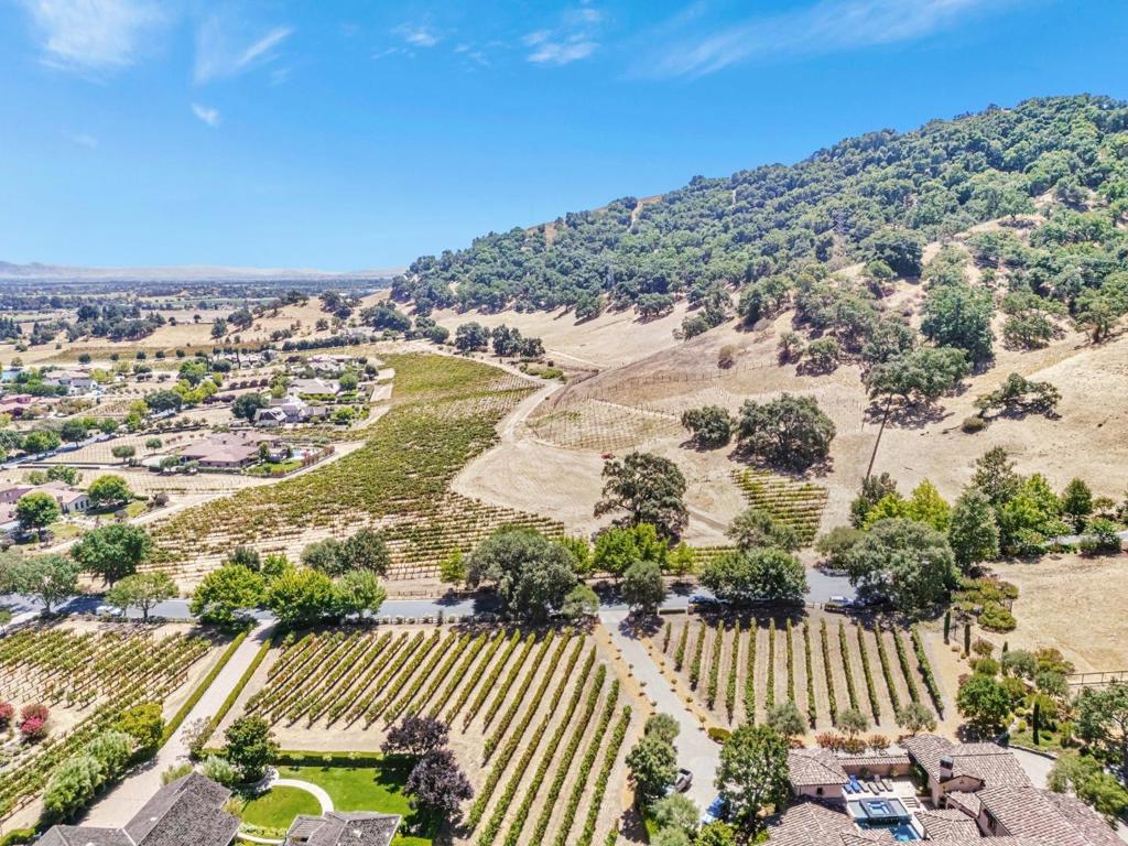 1322 Lions Peak Lane