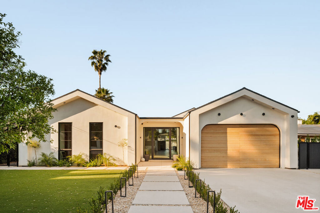 22821 Collins Street