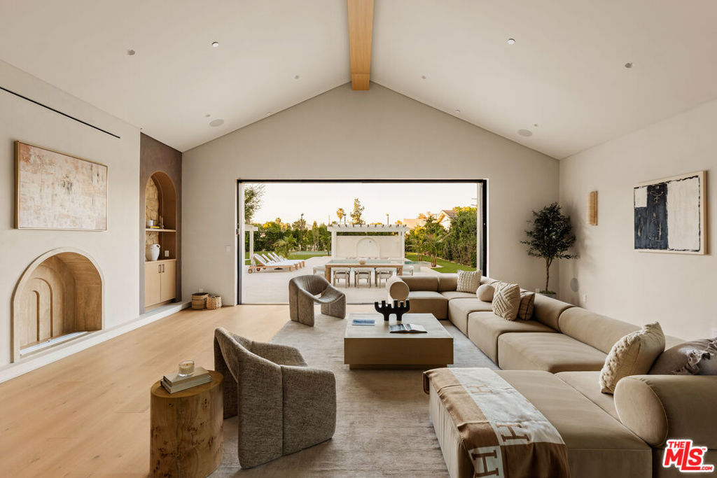 22821 Collins Street