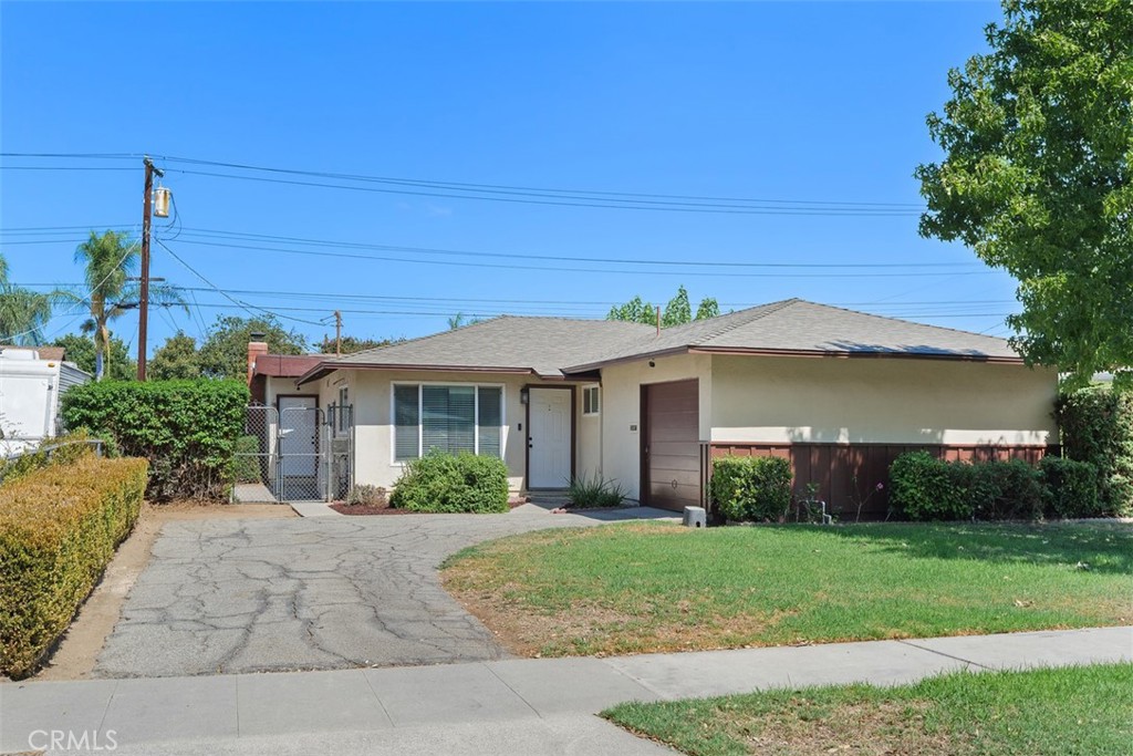 Timeless traditional-style 1950s home in Riverside’s Ramona neighborhood. This centrally located neighborhood on Riverside’s western edge is close to award winning schools, California Baptist University, restaurants, markets, and short drive to the 91 Freeway for commuters and weekend getaways. This well appointed 3 bedroom, 2 bathroom home is about 1300 square feet, has a one car attached garage, a spacious lot (6534 sq ft), and mature fruit trees. The home has been well maintained and has laminate flooring, fresh paint, a new roof, fireplace, recessed lighting, and dual paned windows. The kitchen opens to the living room in front and family room at the back of the property providing for an inviting space that is simple, functional and full of natural light. The backyard offers plenty of space for creating your own garden, play area for kids, or running room for your favorite four-legged friend. This quaint home provides an excellent value for a first time home buyer, empty nester, or someone looking to invest in a University adjacent neighborhood.