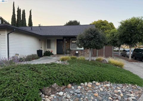 Photo of 3098 Reynolds Ct, Fremont, CA 94536 (MLS # 41128621)