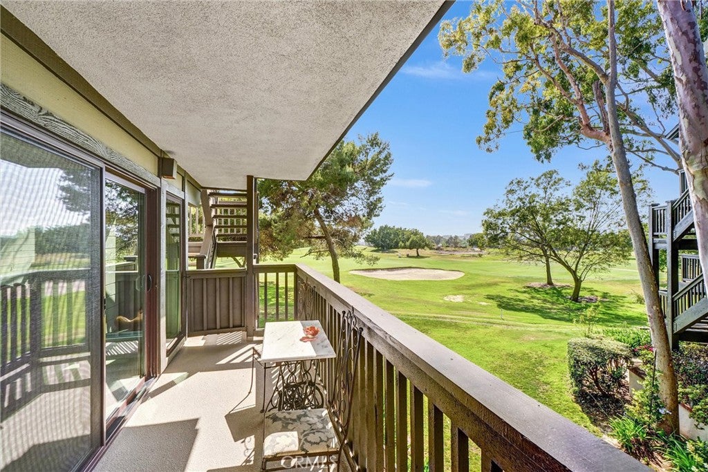 11 Las Brisas 6, Irvine CA 92612