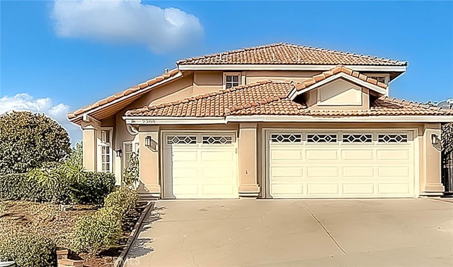 Single family house with three car garage at north of Chino Hills. One guest bedroom and a full bathroom at downstairs. Three bedrooms and Two bathrooms at upstairs. Open floor plan, high ceiling, lots of nature lights. The spacious family room includes a warm, inviting fireplace. Whole house had been repainted, new A/C just replaced three years ago. Large backyard facing hills, no neighbor behind, possible for a ADU. Closed to Costco, 99 Ranch, 60 & 71 freeway. Walking distance to award-winning Eagle Canyon Elementary School and a short distance to Canyon Hills Middle and Ayala High Schools.