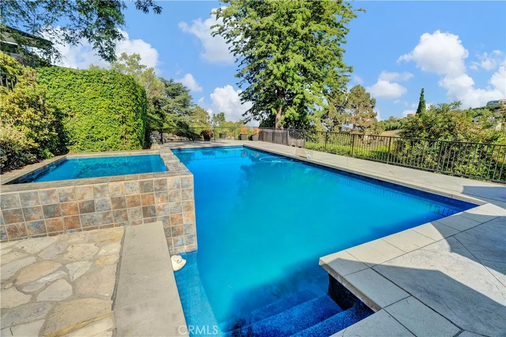 Rolling Hills, California 90274, United States, 5 Bedrooms Bedrooms, ,6 BathroomsBathrooms,Residential,Active,32156