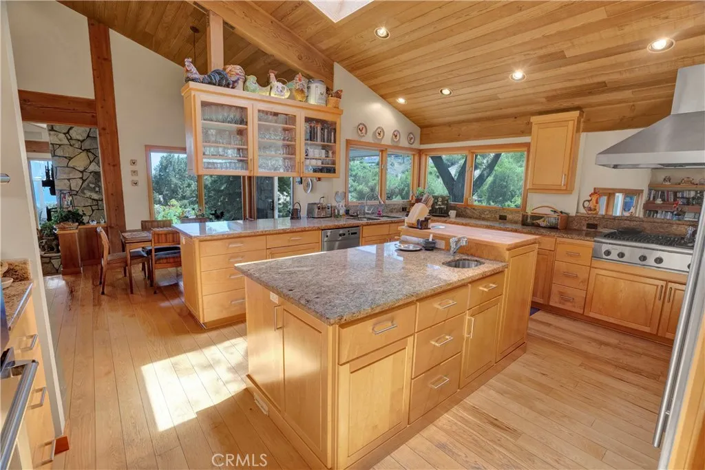 Rolling Hills, California 90274, United States, 5 Bedrooms Bedrooms, ,6 BathroomsBathrooms,Residential,Active,32156