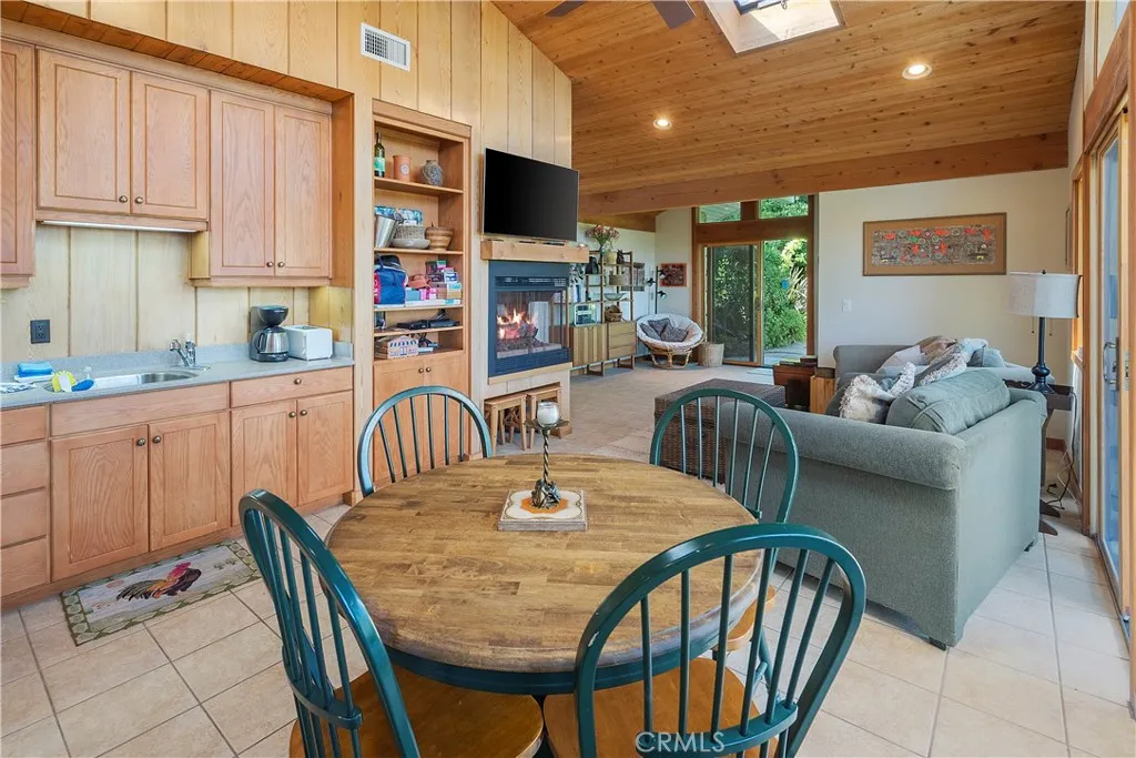 Rolling Hills, California 90274, United States, 5 Bedrooms Bedrooms, ,6 BathroomsBathrooms,Residential,Active,32156