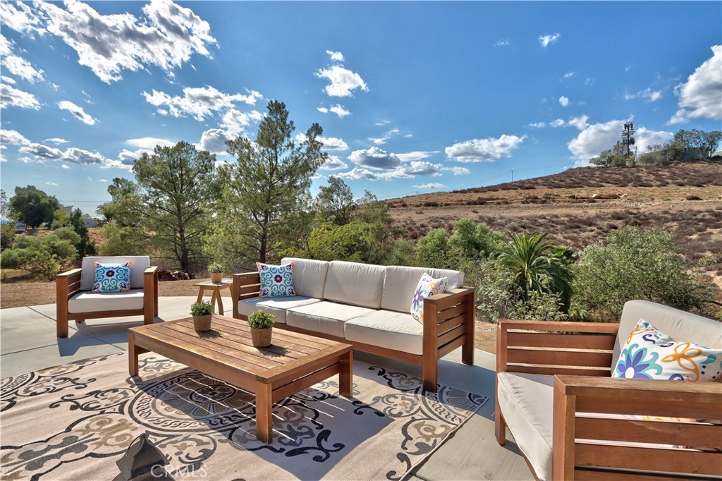 39195 Avenida Antonovich