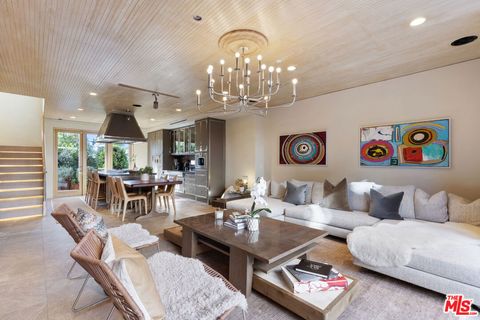 Photo of 812 Brooks Avenue, Venice, CA 90291 (MLS # 26641743)