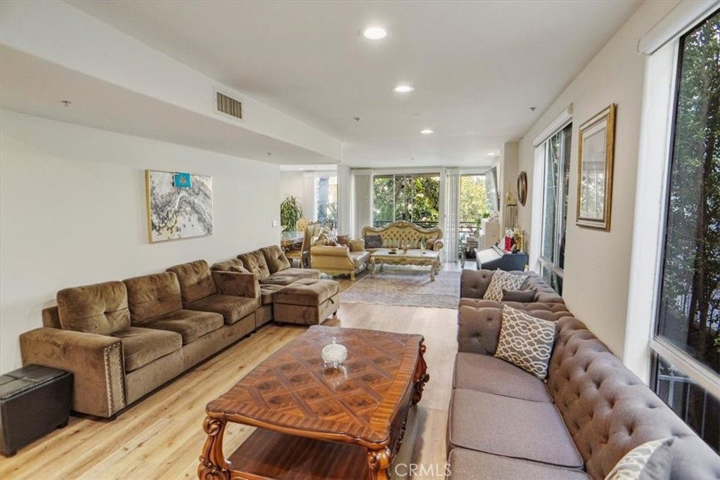 Photo of 1819 Holmby Ave Ave #104, Los Angeles, CA 90025 (MLS # SR25223489)