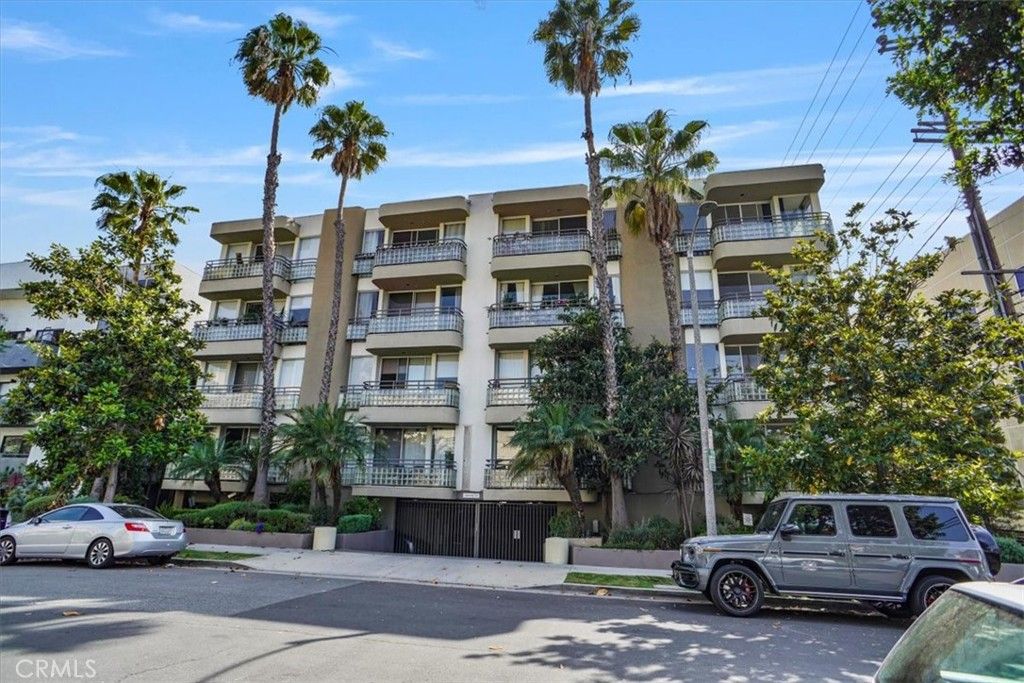 Photo of 1819 Holmby Ave Ave #104, Los Angeles, CA 90025 (MLS # SR25223489)