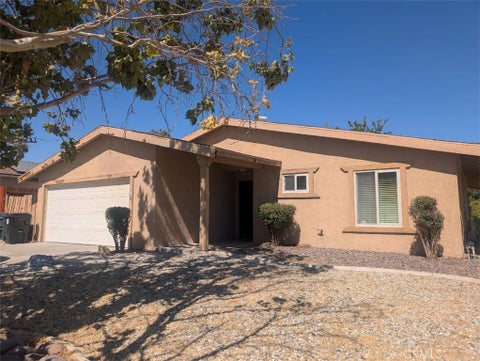 Photo of 13887 Oakmont Drive, Victorville, CA 92395 (MLS # HD26140815)