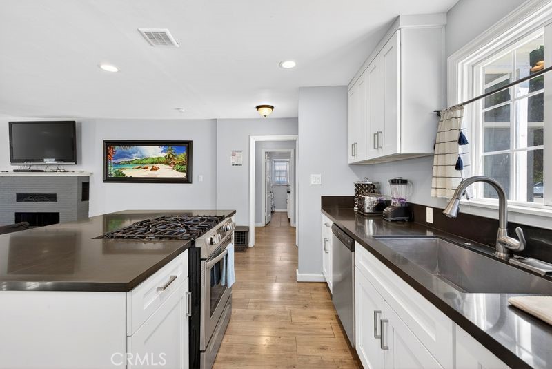 4156 Acacia