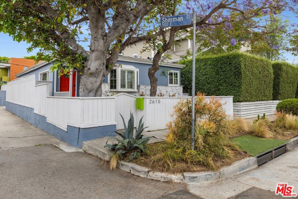Photo of 2615 Beach Avenue, Venice, CA 90291 (MLS # 25533221)