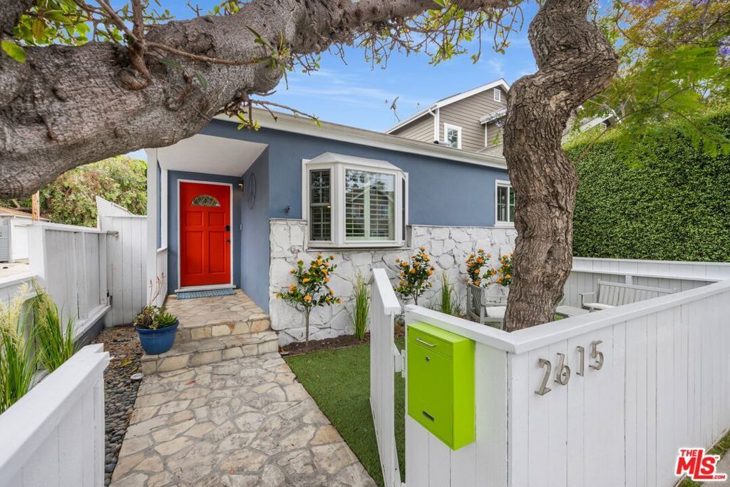 Photo of 2615 Beach Avenue, Venice, CA 90291 (MLS # 25533221)