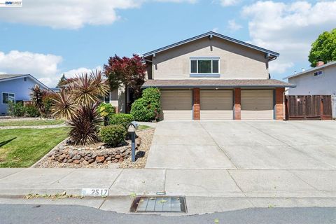 Photo of 2517 Aranda Dr Dr, San Ramon, CA 94583 (MLS # 41131964)