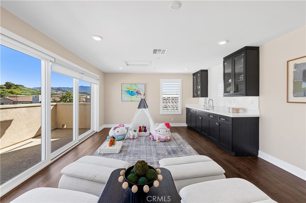 Irvine, California, 92618, United States, 4 Bedrooms Bedrooms, ,5 BathroomsBathrooms,Residential,Active,2027825