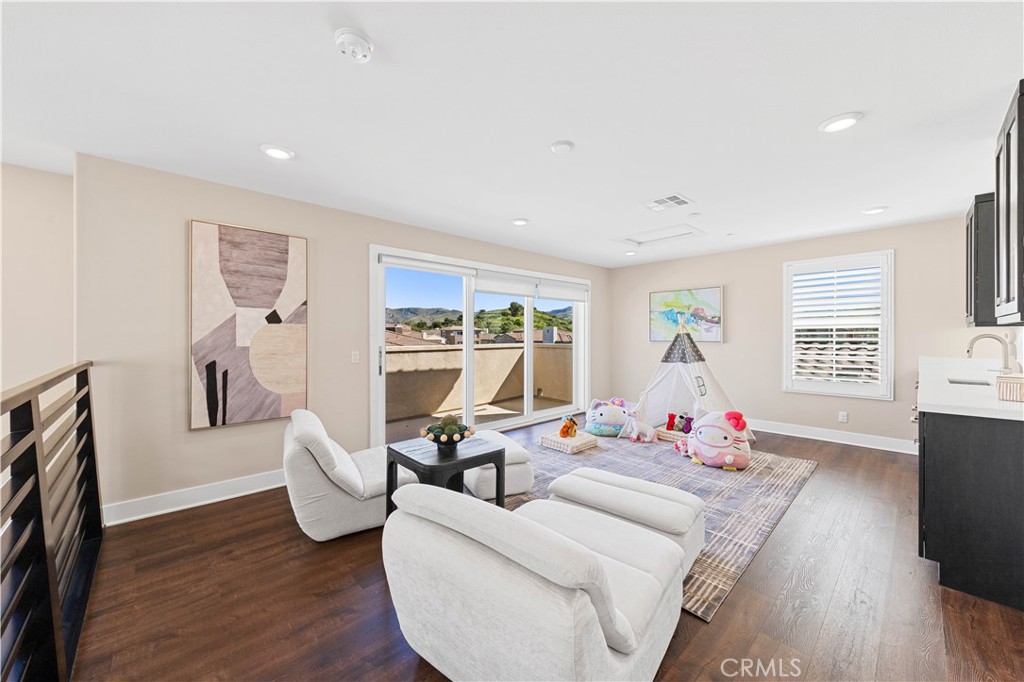 Irvine, California, 92618, United States, 4 Bedrooms Bedrooms, ,5 BathroomsBathrooms,Residential,Active,2027825
