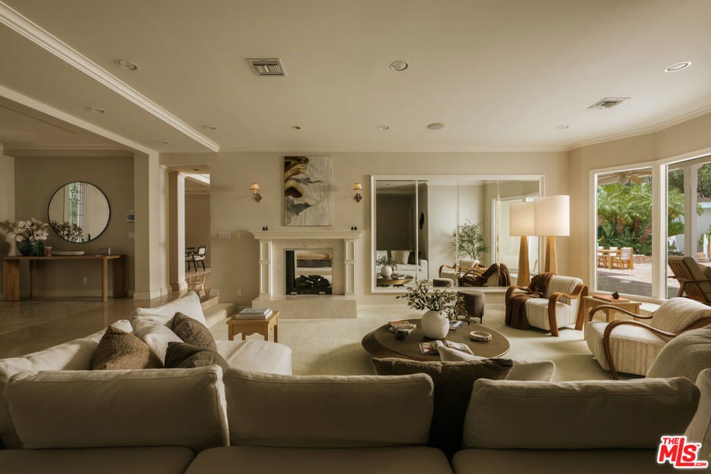16457 Marbro Drive, Encino CA 91436